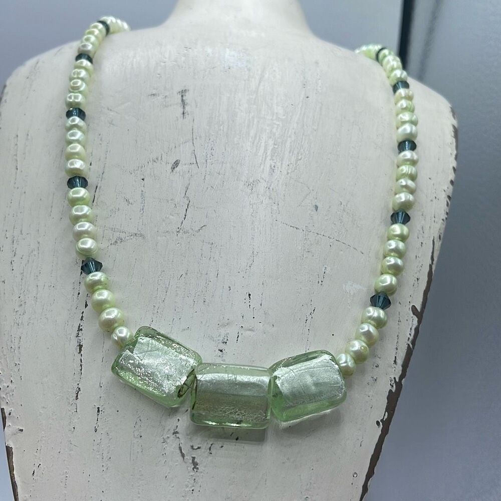 Vintage fresh water pearls glass beaded necklace